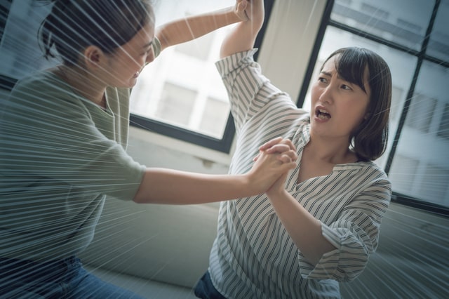 共同相続人が多い権利関係の複雑な不動産は親族間で様々な問題が発生します